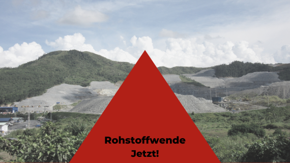 Bergbau Tagebau mit rotem Dreieck